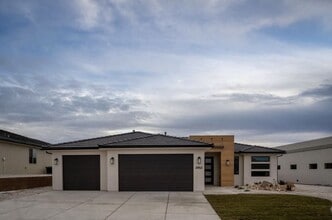 Building Photo - 2952 E Lavatera Dr