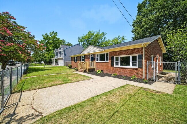 Foto del edificio - Recently Remodeled, Beautiful 3 Bedroom Home in Norfolk