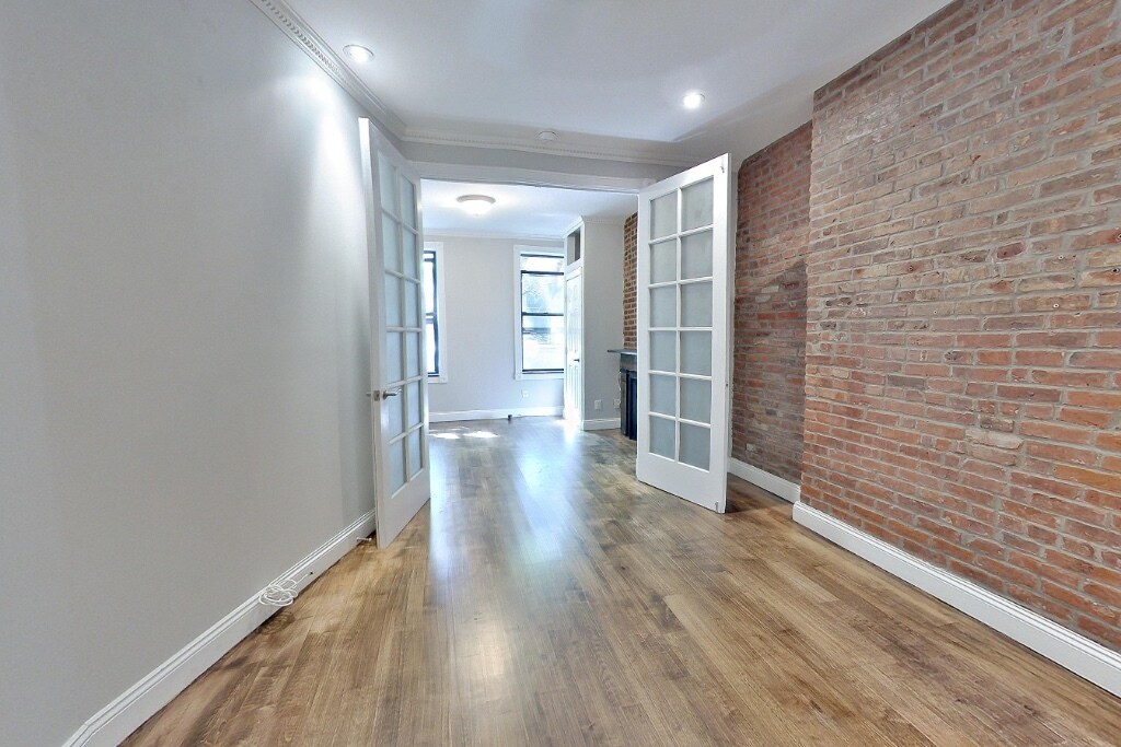 Building Photo - 52 Barrow St