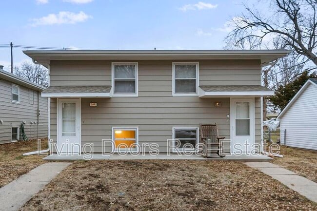 Building Photo - 348 S 5th St