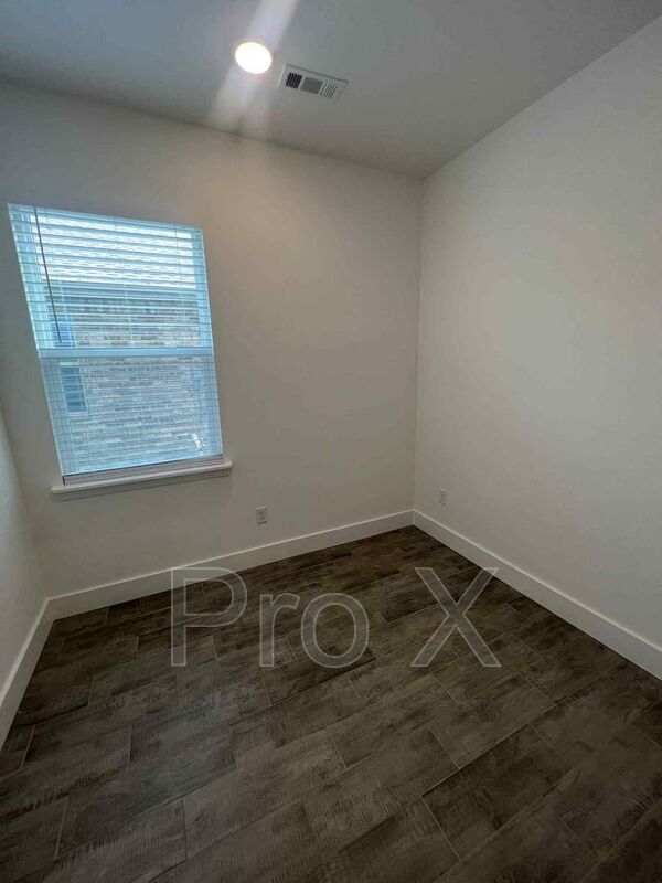 Building Photo - 1601 White Oak Dr