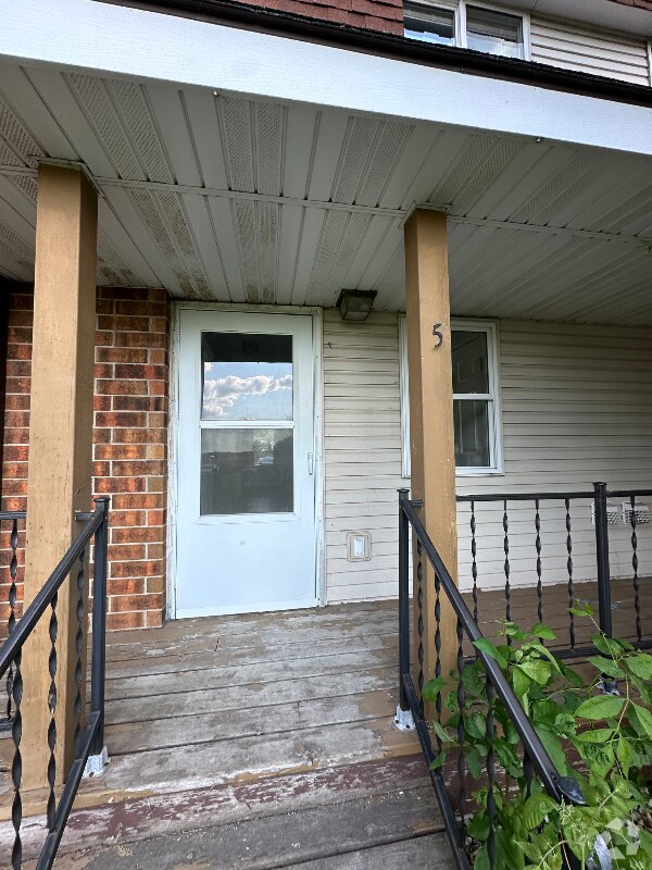 Building Photo - 1512 1st St E