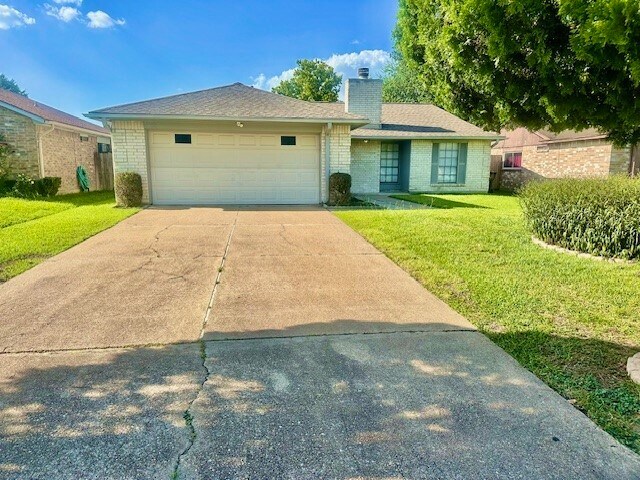 Foto principal - 7830 Lumber Jack Dr