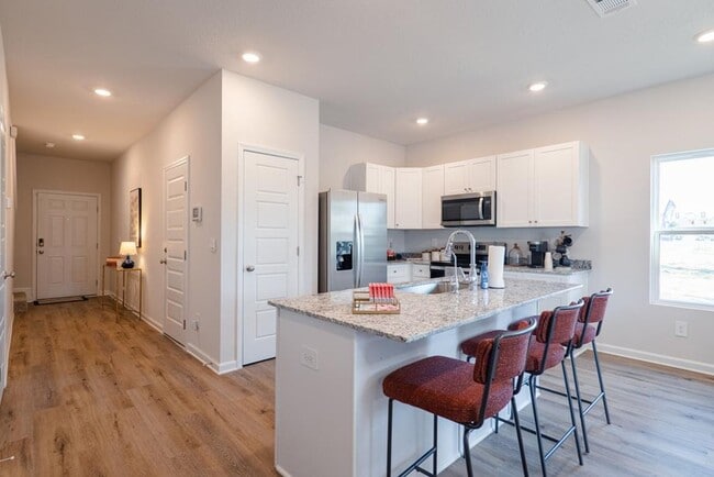 Foto del edificio - Fresh, Modern Living in Bemiss Springs – Stylish New-Construction 3BR Townhome with Upgraded Fini...