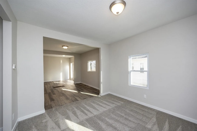 Building Photo - 1332 E Sheridan Ave