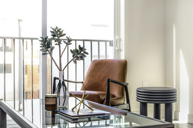 Foto del edificio - 713 Lamont St NW