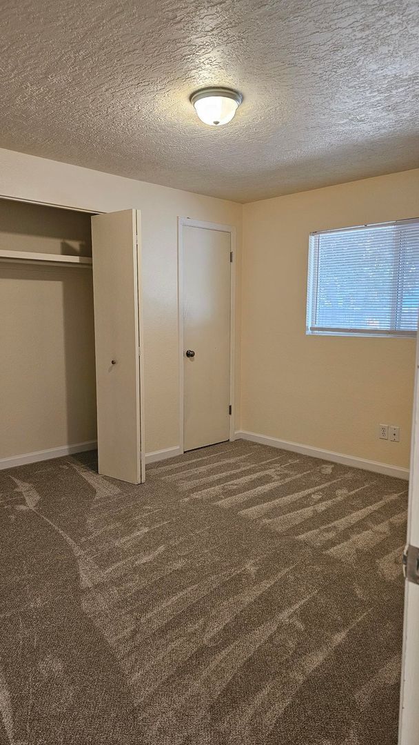 Building Photo - Iowa Triplex