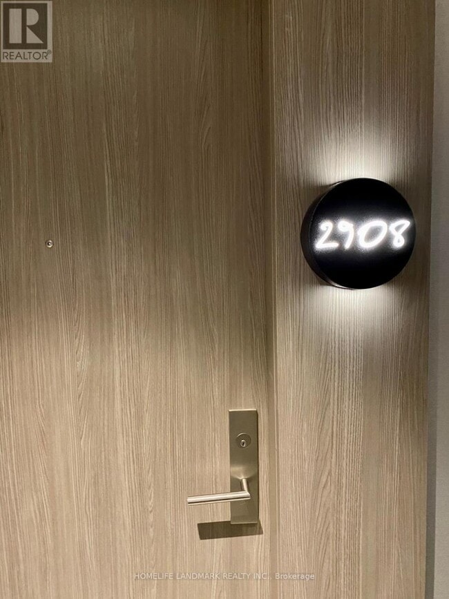 Building Photo - 161 Roehampton Ave