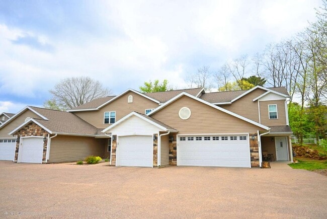 Building Photo - 3301 Echo Dells Ave