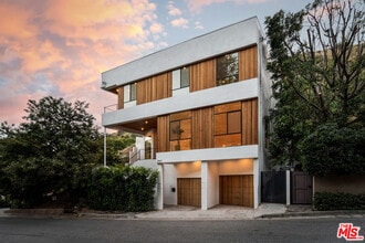 Building Photo - 2163 Outpost Dr