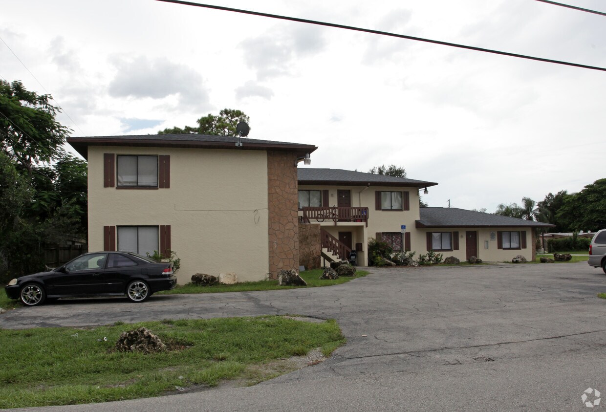 Primary Photo - 611 Fairview Ave