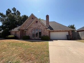 Building Photo - 7706 NW Chesley Dr