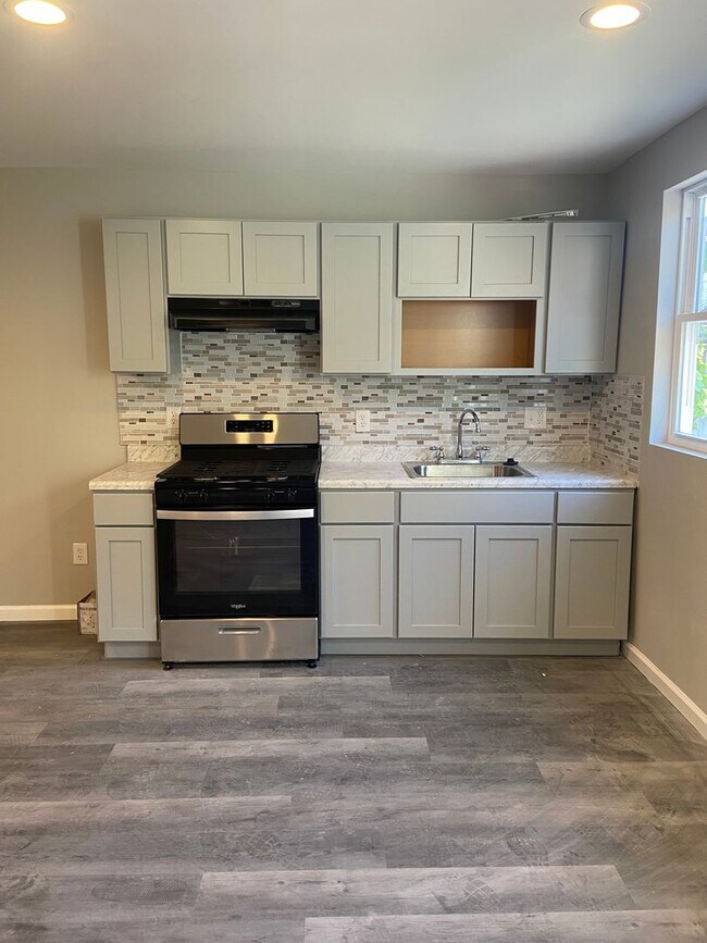 Building Photo - Remodeled Home - Ogontz