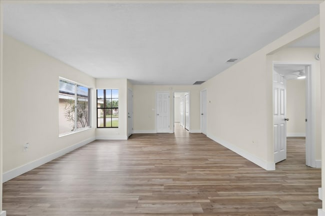 Building Photo - 623 Lake Dexter Cir