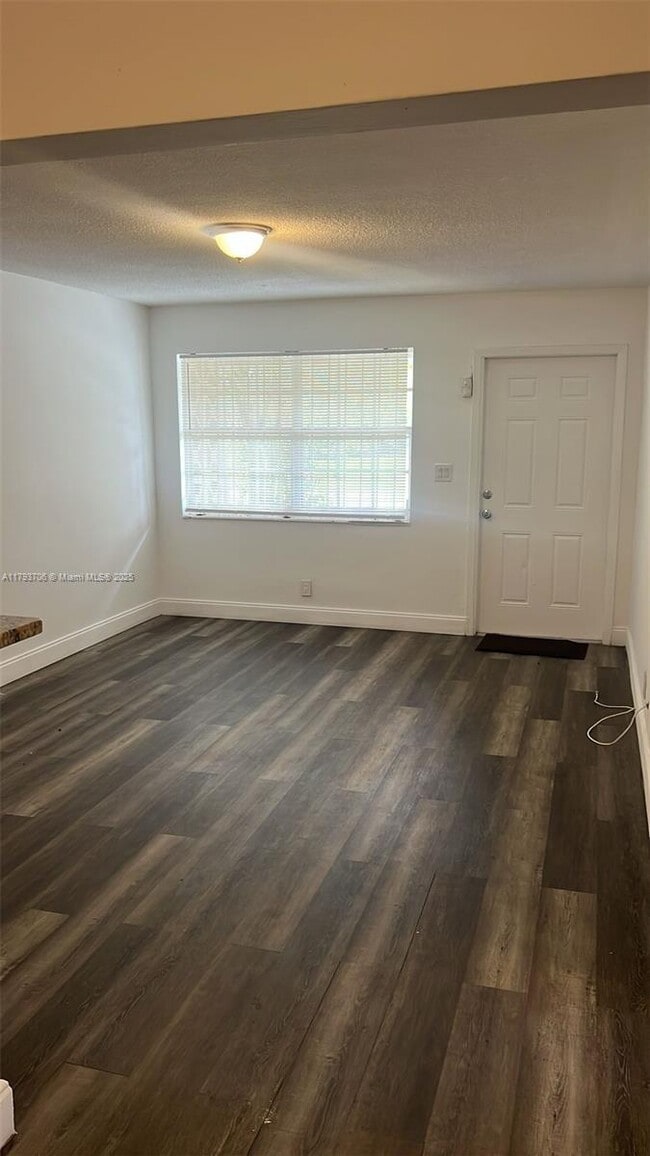 Foto del edificio - 1311 NW 58th Ave