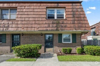 Building Photo - 1025 Carolina Rd