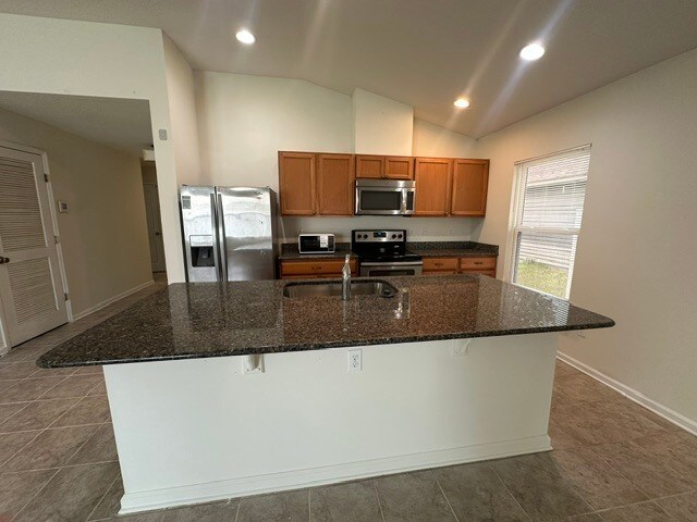 Foto del edificio - Spacious 4 Bedroom Home With Washer And Dryer Included