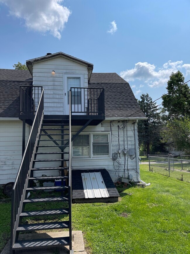 303.5 Canby Ave, Crawfordsville, IN 47933 House Rental in