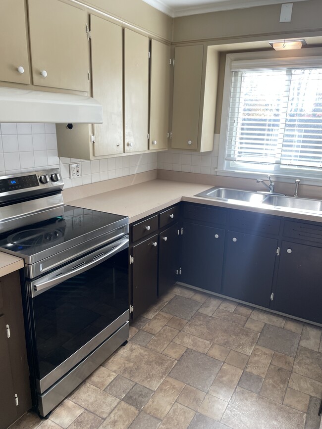 Building Photo - 189 Russell St