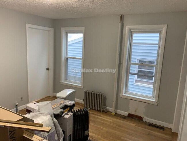 Foto del edificio - 3 bedroom in Everett MA 02149
