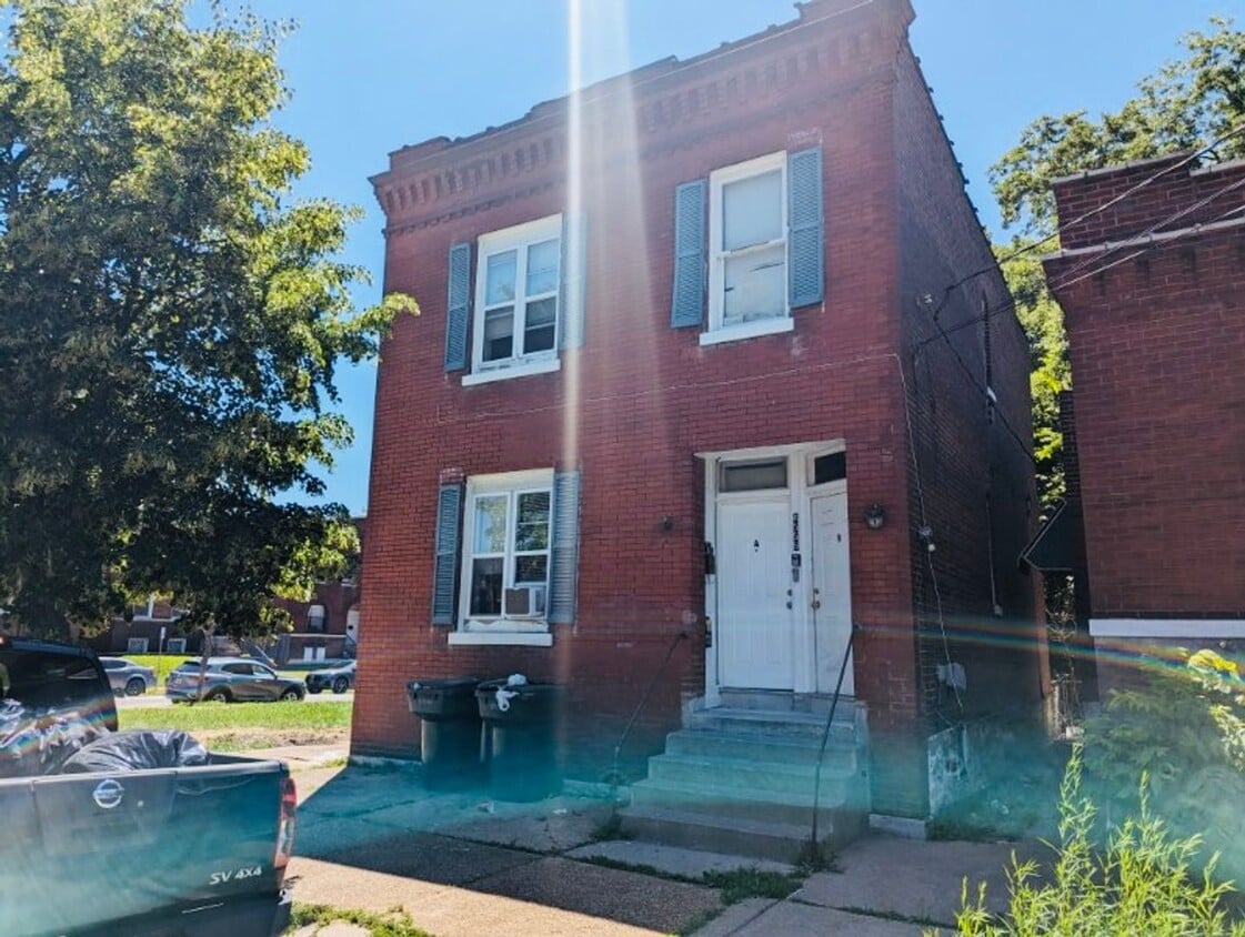 Primary Photo - 4555 S Compton Ave