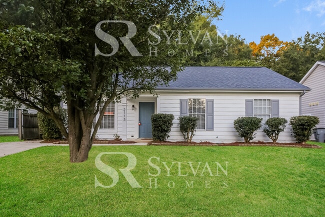 Building Photo - Don't miss out on this lovely 4BR 2BA home