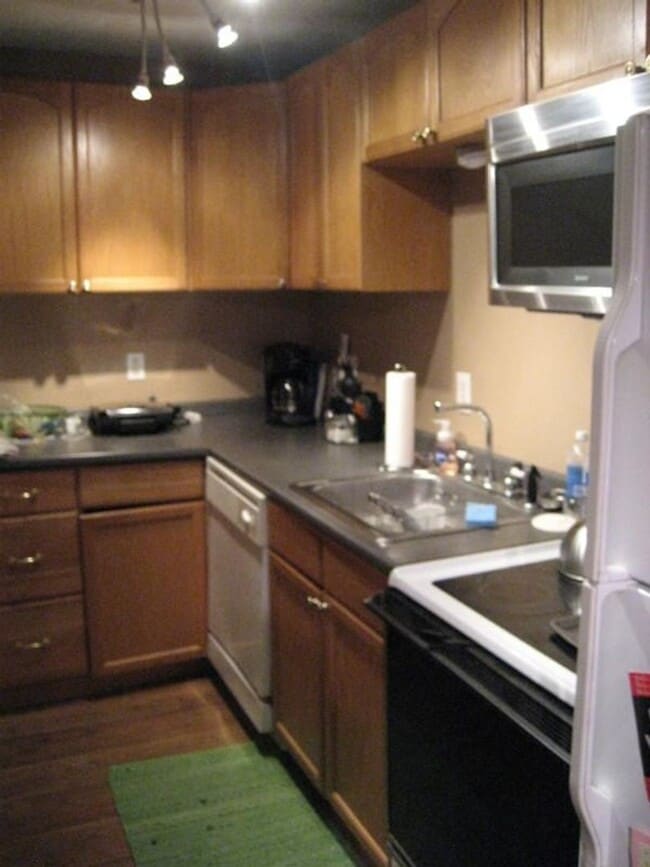 Photo - Great one bedroom with new kitchen and steps to the T House
