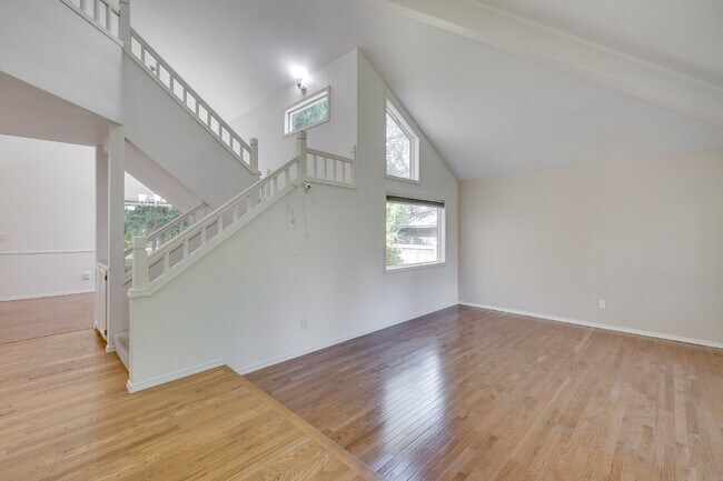 Foto del edificio - Beautifully Updated 4-Bedroom Home in Sammamish!- AVAILABLE NOW FOR RENT!!