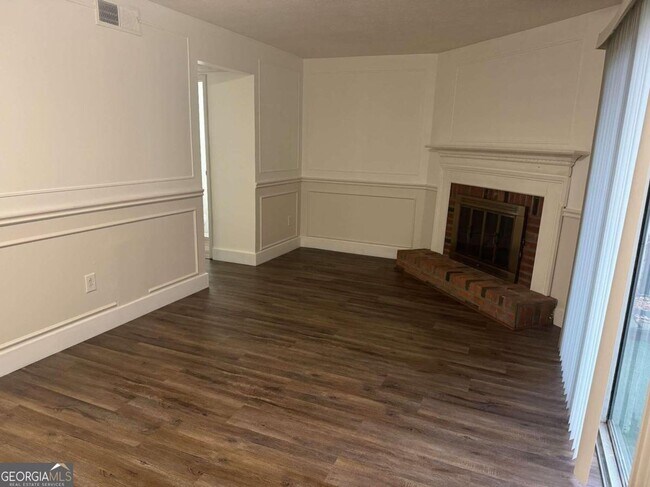 Building Photo - 8827 Applegate Ln