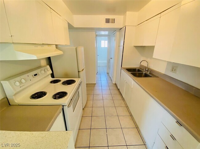 Foto del edificio - 3762 Royal Crest St