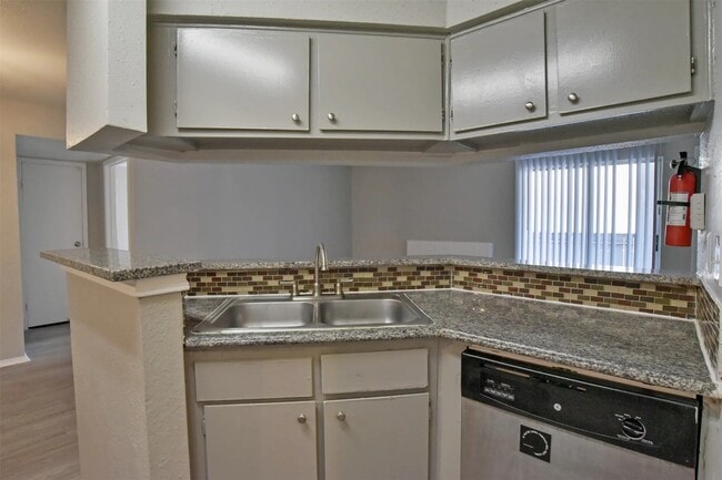 Foto del edificio - 2700 S Dairy Ashford Rd