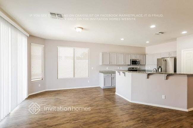 Building Photo - 7120 S 24th Ln