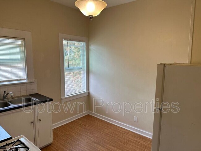 Foto del edificio - 7630 SE Woodstock Blvd