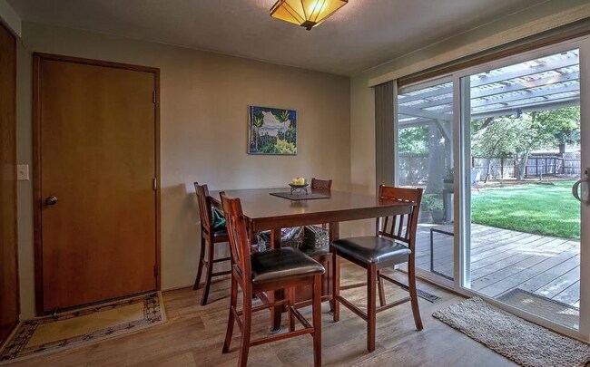 Foto del edificio - 2875 Barclay Rd