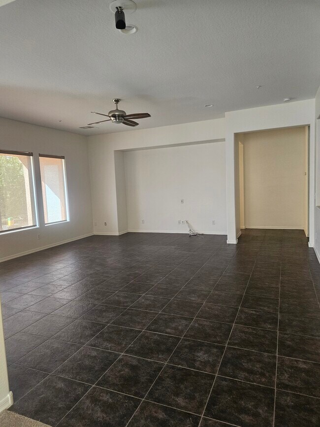 Foto del edificio - 12528 W Milton Dr