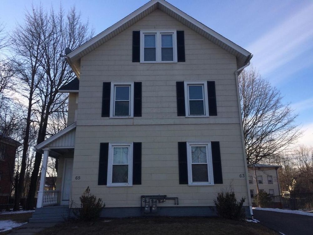Primary Photo - 2 Bedroom 3rd floor unit for rent