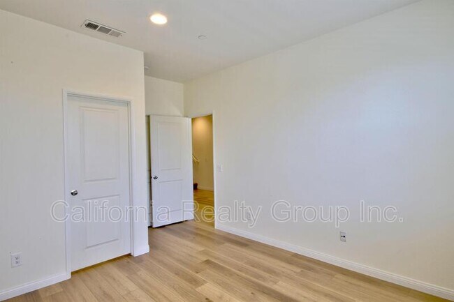 Foto del edificio - 41007 Belleray Ave