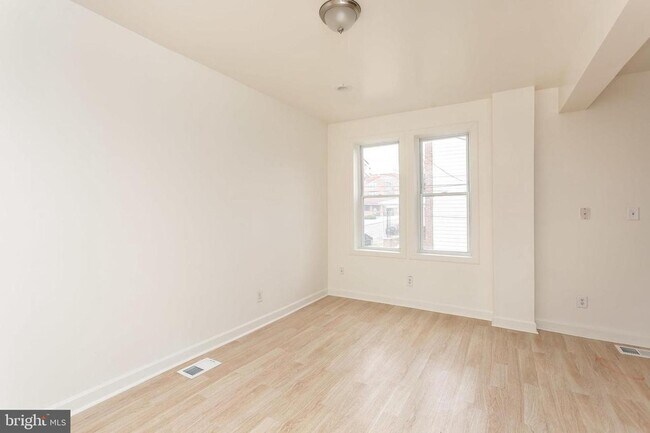 Building Photo - 1502 N Pulaski St