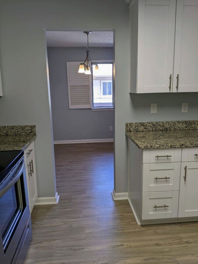 Building Photo - BEAUTIFUL 2 Bedroom 2 Bathroom condo is th...