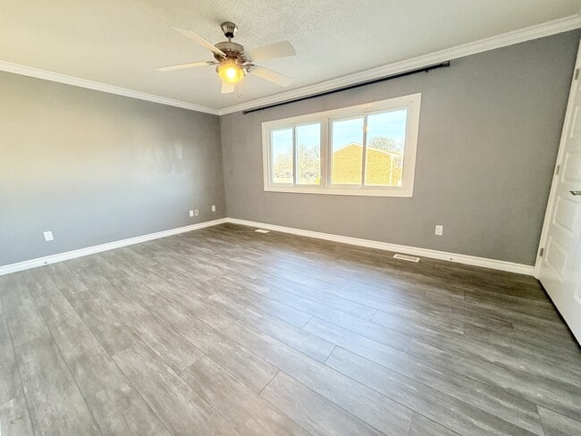 Building Photo - 301 Edgewood St