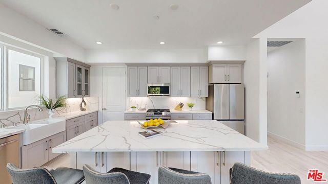 Foto del edificio - 8486 Winnetka Ave