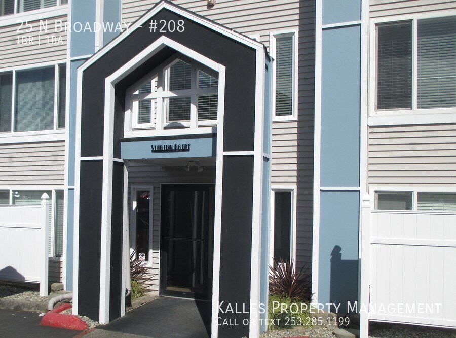 Primary Photo - **$200 Move In Special**Beautiful Stadium ...