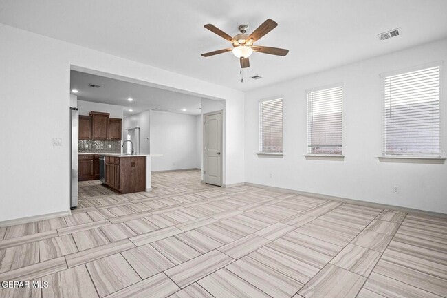 Foto del edificio - 14963 Pebble Hills Blvd