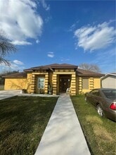 Building Photo - 1001 Country Club Dr