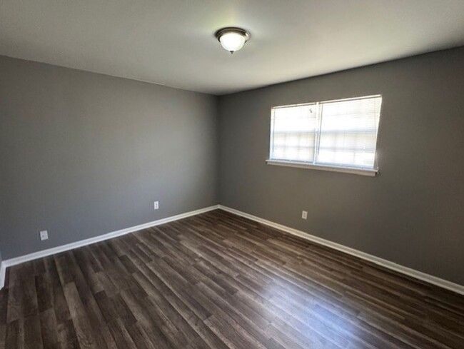Foto del edificio - MOVE IN READY!!! LawnCare Services Provide...