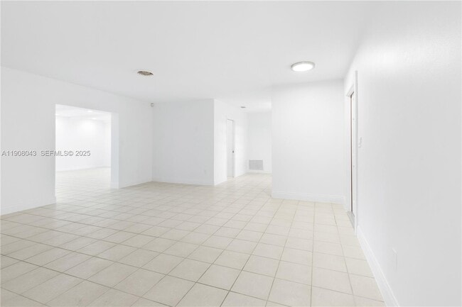 Foto del edificio - 16412 SW 74 CT