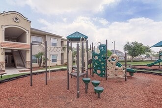 Building Photo - 900 N 26th St