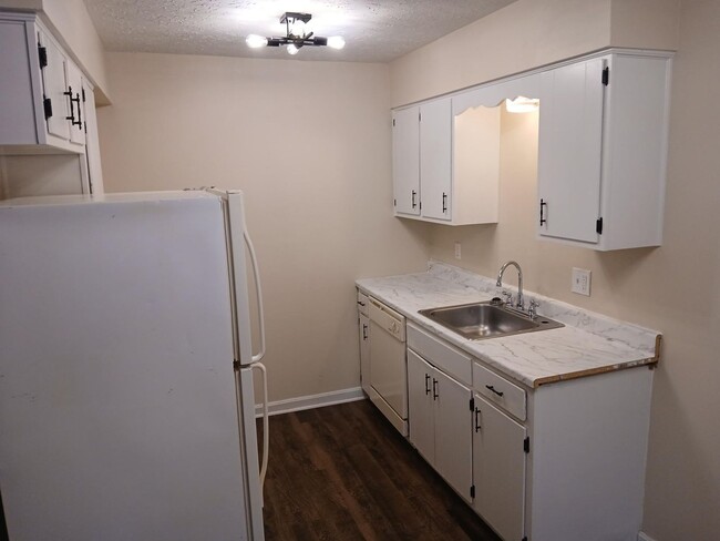 Photo - 8606 STANDING OAK DR Apartment