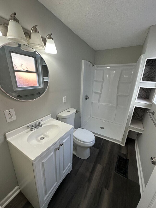 Foto del edificio - BEAUTIFUL 3 BEDROOM 1 BATH NEWLY REMODELED