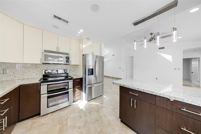 Foto del edificio - 6240 Gauntlet Hall Ln